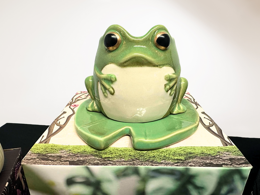 Ceramic Frog Shaped Wax Burner on Lily Pad